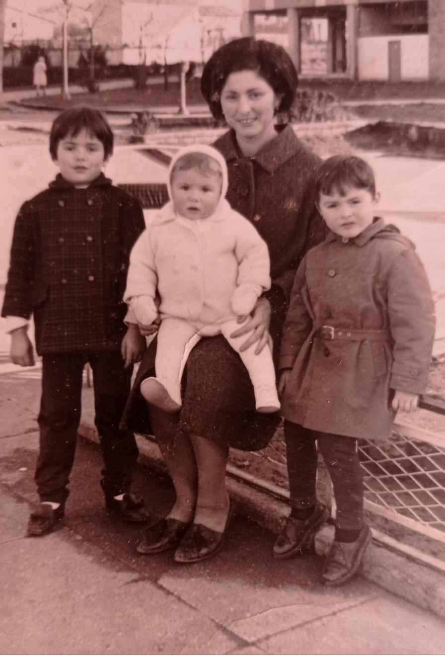 MAMA Y LOS TRES HERMANOS 1967